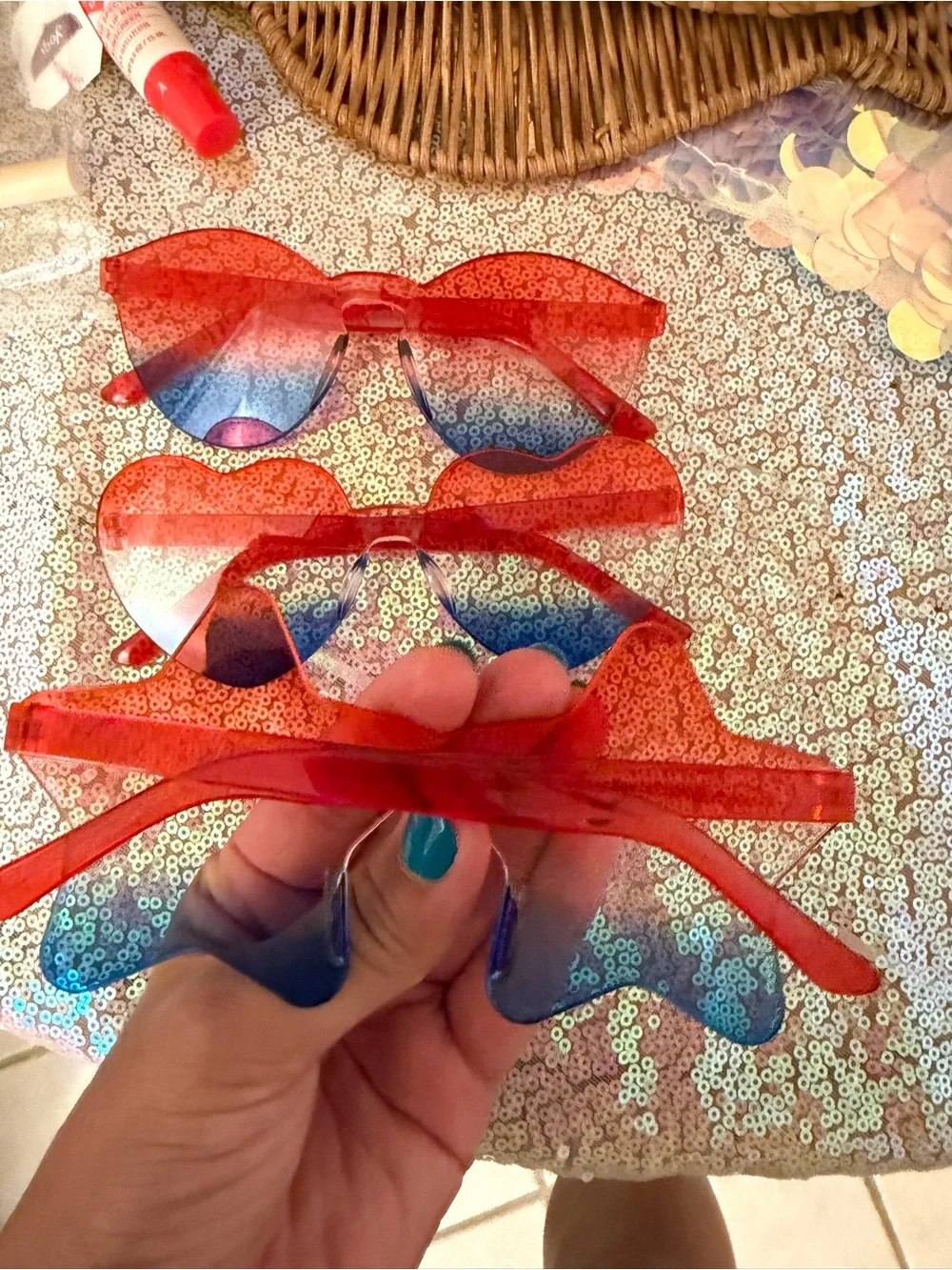 PartyFun Red and Blue Ombre Heart Sunglasses - Unbranded